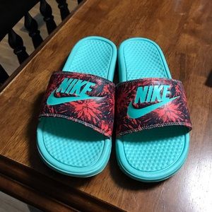 Nike Slides Like New🌸
